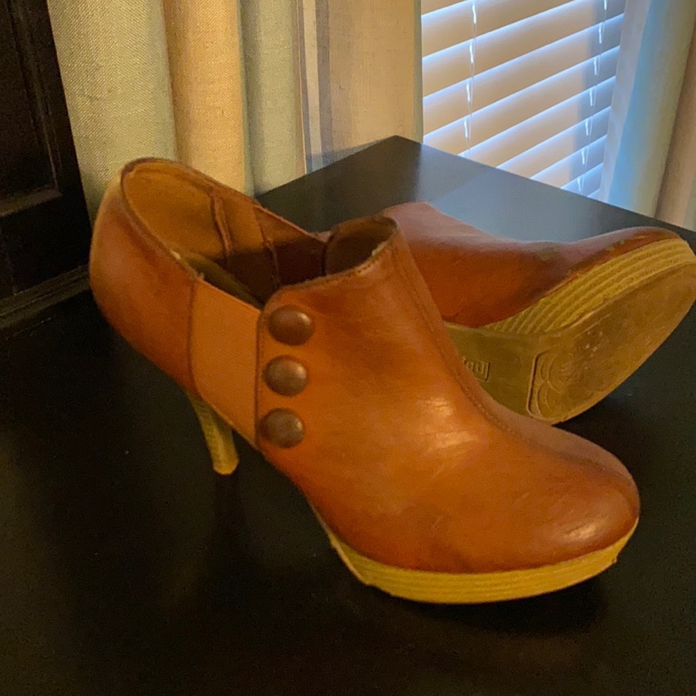 Cute leather stacked heel 3”